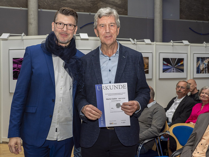 und eine Urkunde für Martin Gabler, Mitglied der Fotofreunde und eine Urkunde für Martin Gabler, Mitglied der Fotofreunde