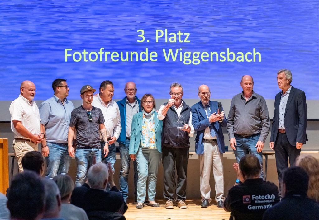 Die Fotofreunde freuen sich über den 3. Platz bei der Deutschen Fotomeisterschaft (Bild Conny Kleiner)