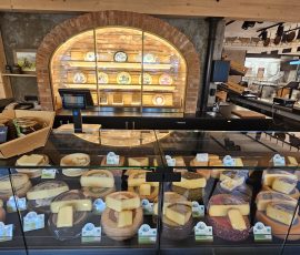 Viel Allgäuer Käse von der Bio-Schaukäserei Wiggensbach