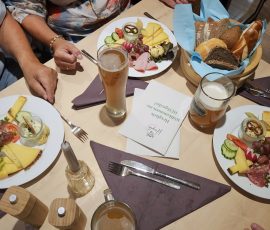 Eine zünftige Brotzeit darf nicht fehlen